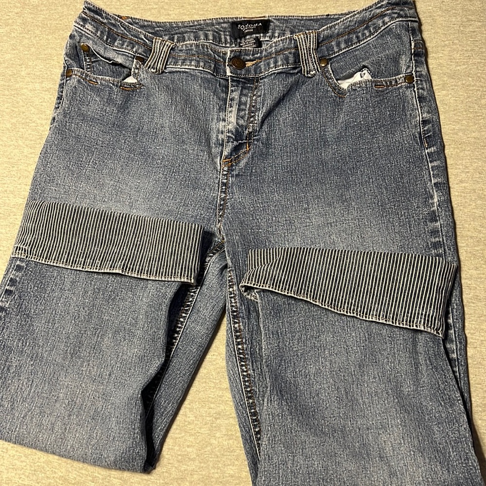 SONOMA PETITE SIZE 12P Capri Jeans. Nice for Spring! Soft Jean 👖 Material.